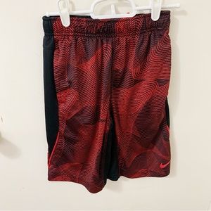 Nike DRI-FIT kids/boys shorts red/black medium